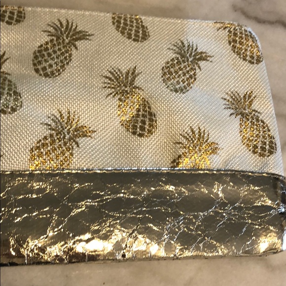 METALLIC PINEAPPLE PRINT CANVAS WRISTLET BAG - Picture 2 of 7